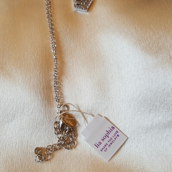 Lia sophia NEW Austrian Crystal necklace. - Picture 4 of 5